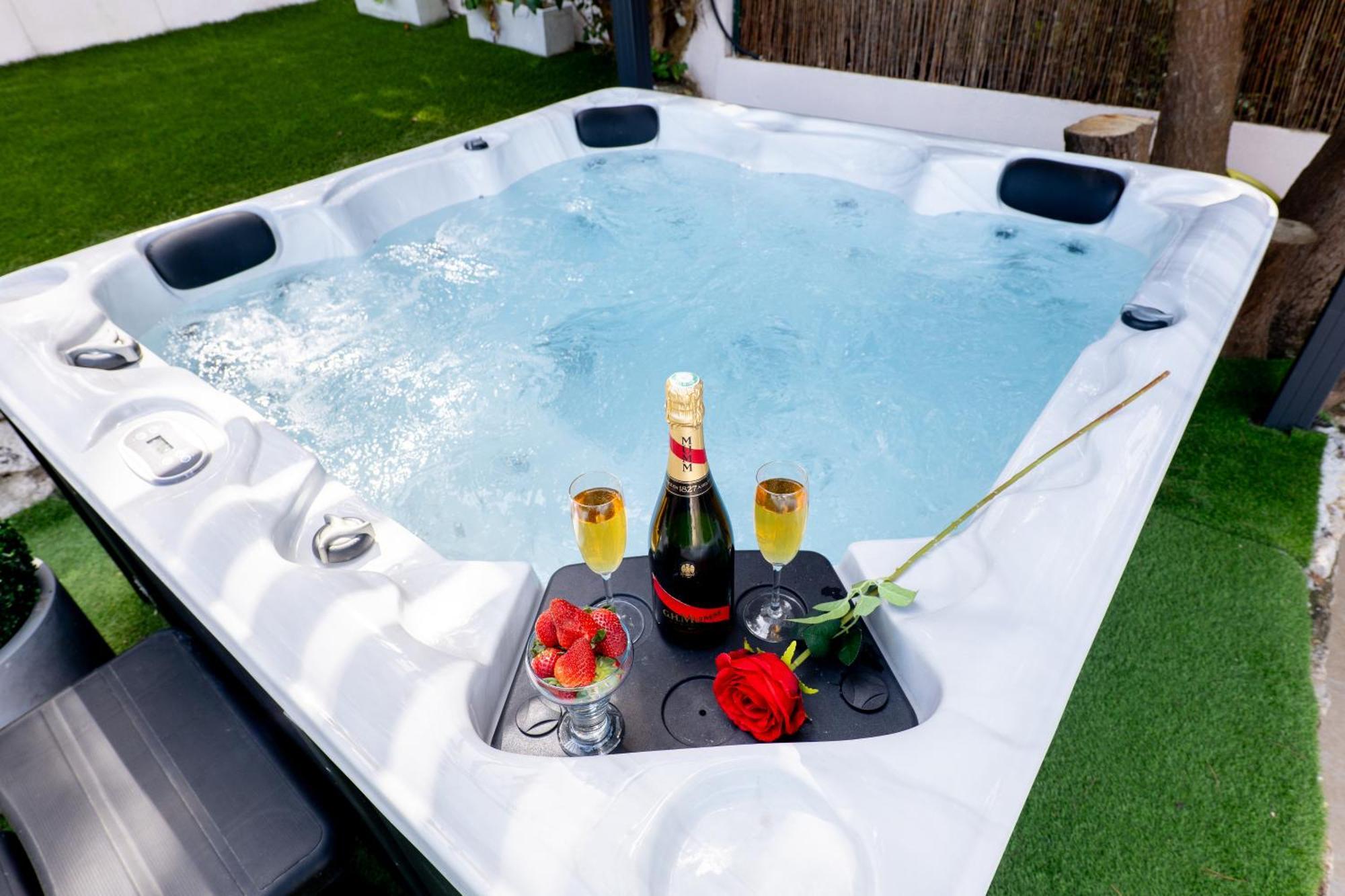 Piscine-Jacuzzi-Videoprojecteur-Clim La Perle Rare Villa Mougins Buitenkant foto